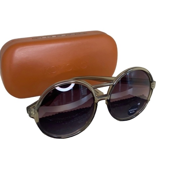 New sunglasses Komono sunglasses coco black smoke main image 4